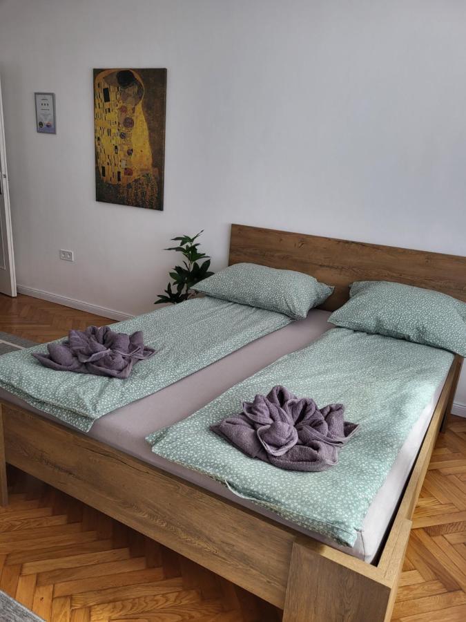 Downtown Studio Apartman Pecs Luaran gambar