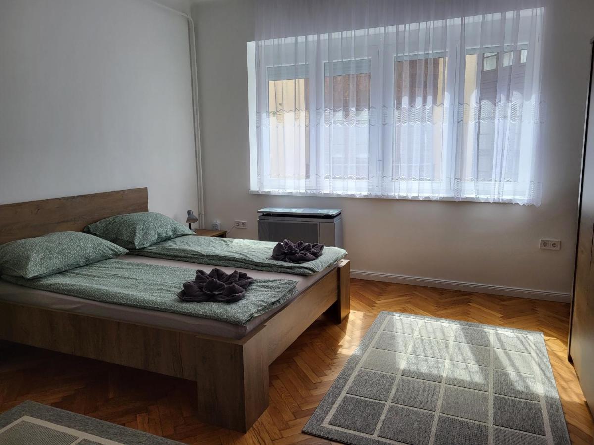 Downtown Studio Apartman Pecs Luaran gambar